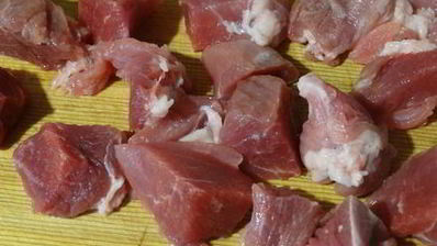 хмельное жаркое в горшочке с вяленым черносливом