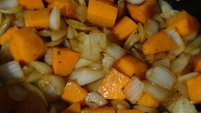 хмельное жаркое в горшочке с вяленым черносливом