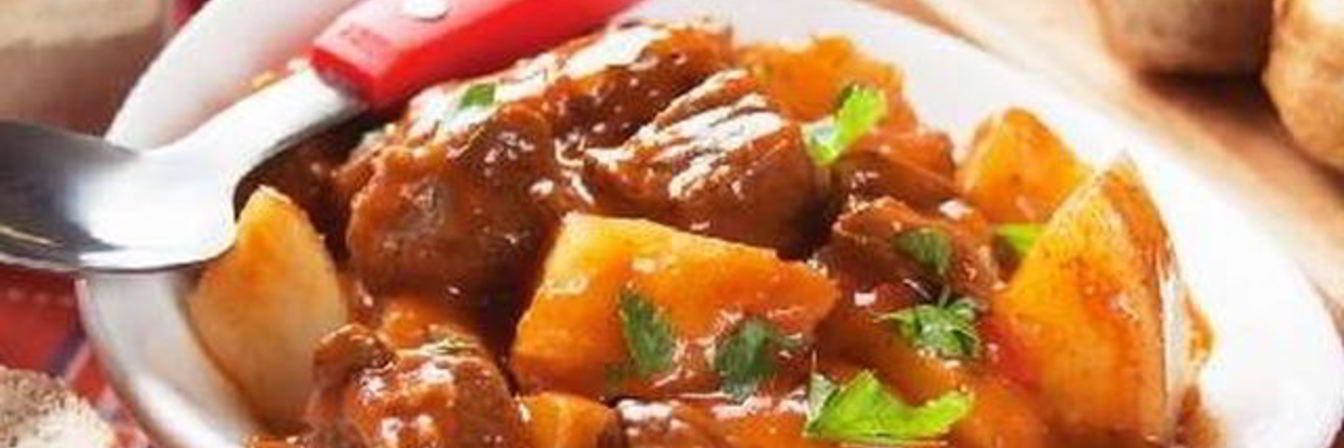 Нежное и сочное жаркое из мяса с картофелем