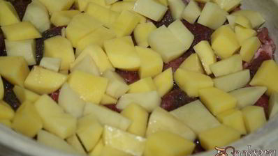 сытное жаркое с говядиной и фасолью