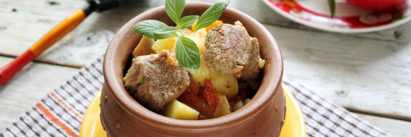 Жаркое из баранины с картошкой в кастрюле