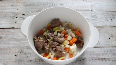 жаркое из баранины с картошкой в кастрюле