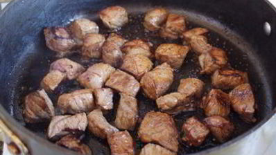 жаркое из говядины с клюквой