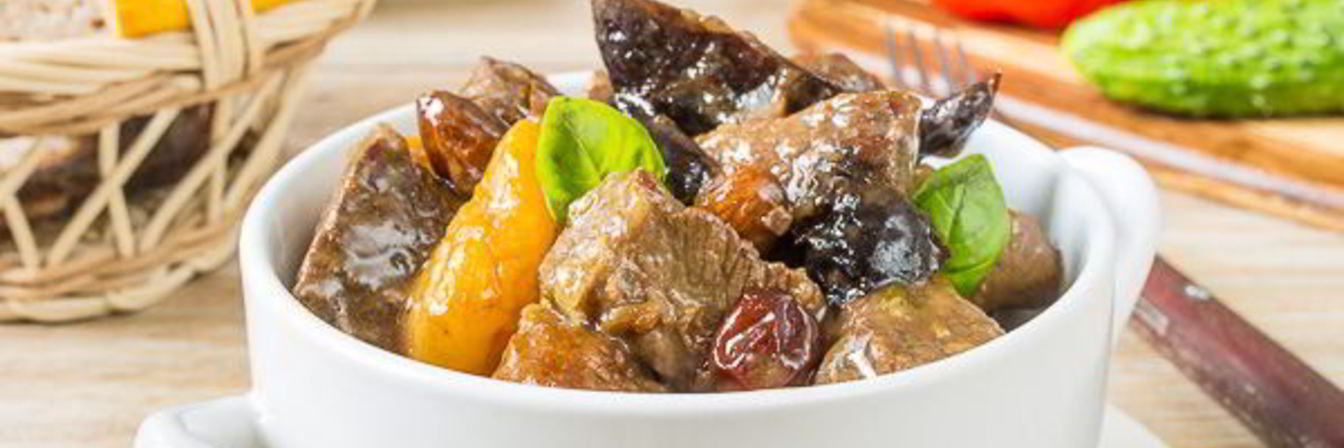 Жаркое из говядины с сухофруктами и миндалем