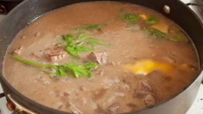 жаркое из говядины с сухофруктами и миндалем