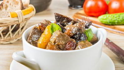 жаркое из говядины с сухофруктами и миндалем