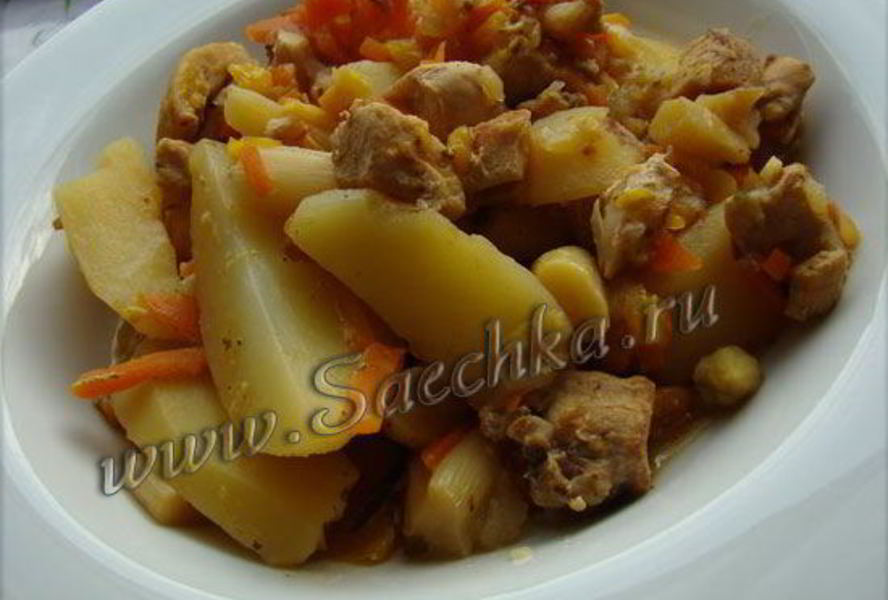 Жаркое из индейки с овощами в горшочке