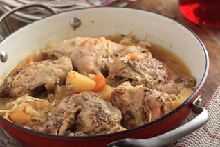 Жаркое из кролика с капустой и морковью