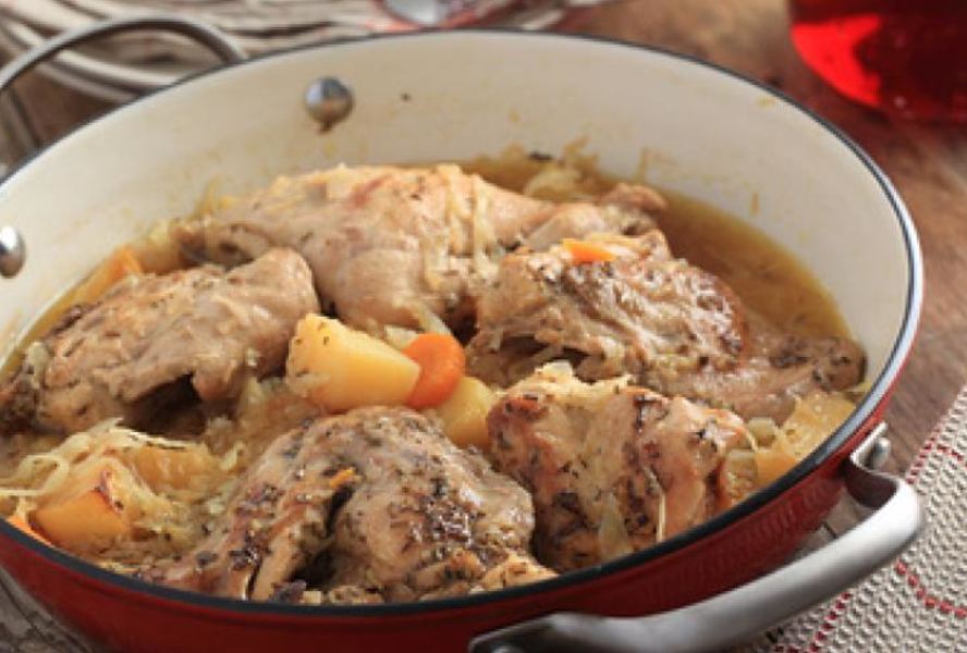 Жаркое из кролика с капустой и морковью