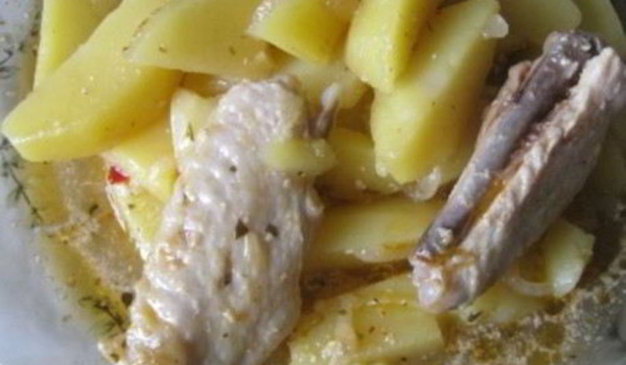 Рецепт жаркого из куриных крылышек и картофеля