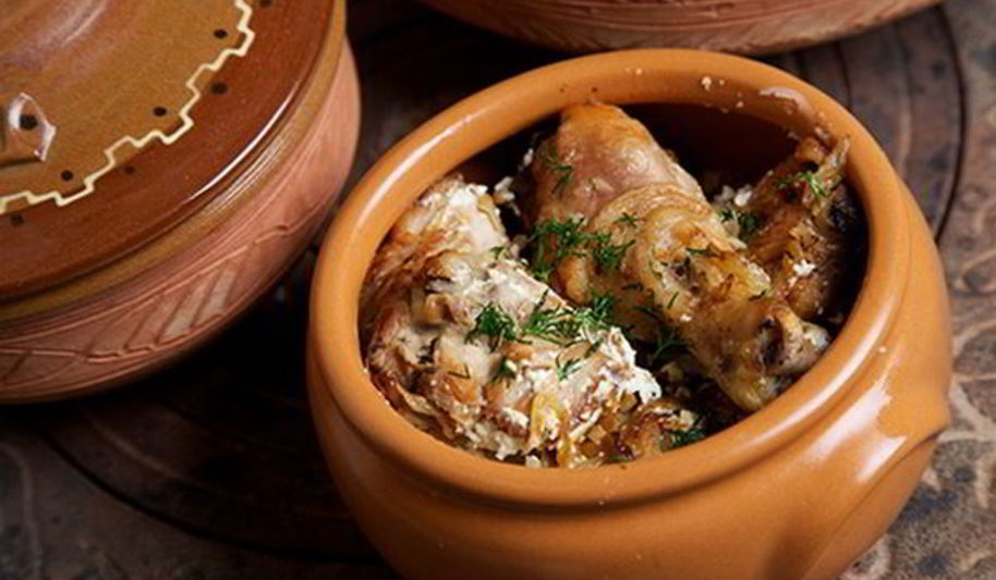 Рецепт жаркого из курицы с грибами по-русски