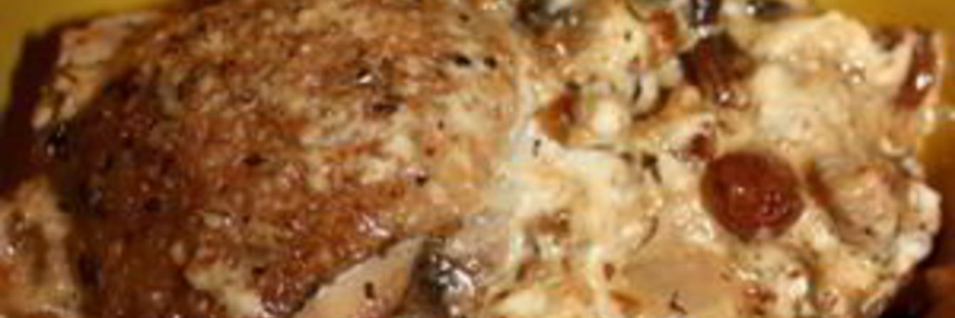 Жаркое из курицы с изюмом в горшочках