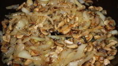 жаркое из курицы с изюмом в горшочках