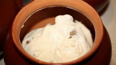 жаркое из курицы с изюмом в горшочках