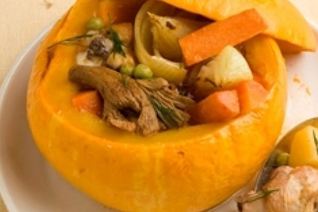 Жаркое из курицы с лисичками