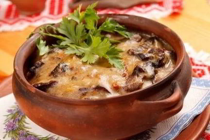 Жаркое из овощей со свининой в горшочках