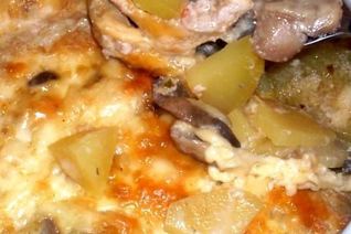 Жаркое из сердечек с грибами в горшочке