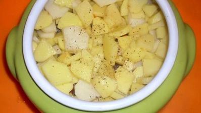 жаркое из сердечек с грибами в горшочке