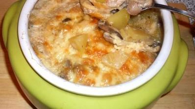 жаркое из сердечек с грибами в горшочке