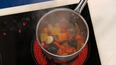 жаркое из судака и семги с овощами