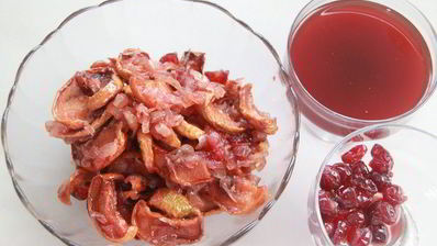 жаркое из свинины, фаршированное яблоками и клюквой