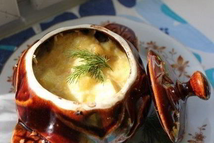 Жаркое из свинины и картофеля в горшочках