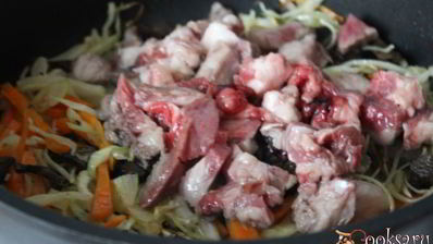 жаркое из свинины с картофелем и сушеными грибами