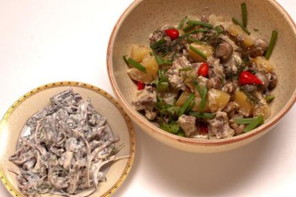 Жаркое из свинины с овощами в горшочке