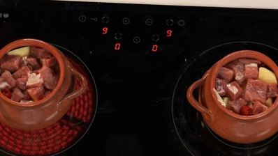 жаркое из свинины с овощами в горшочке