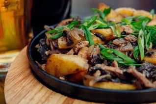 Жаркое из свинины с шампиньонами в духовке