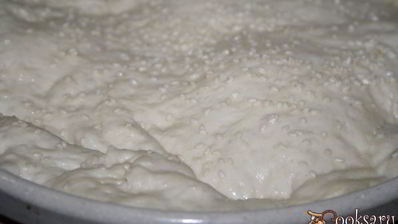 жаркое из свиной лопатки с картофелем и фасолью под хлебной корочкой