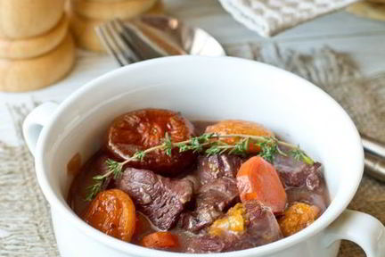 Жаркое из телятины с сухофруктами