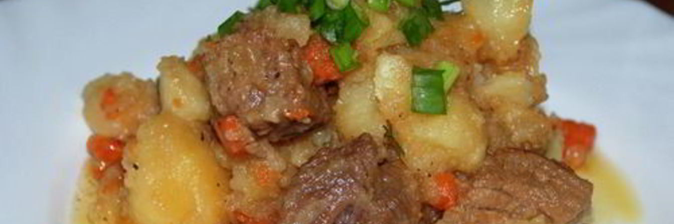 Жаркое по-домашнему с мясом и картофелем в мультиварке