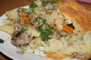 Жаркое под хлебной корочкой