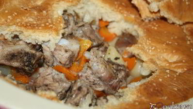 жаркое под хлебной корочкой