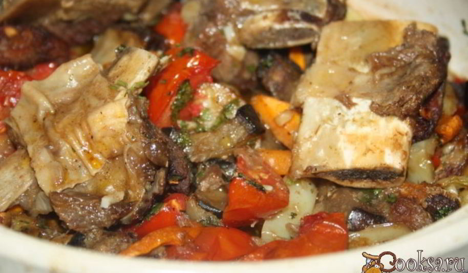 Рецепт жаркого с говяжьими ребрышками и летними овощами