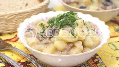 жаркое с грибами и сметаной