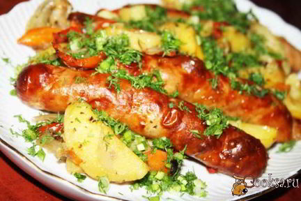 Жаркое с колбасками в духовке