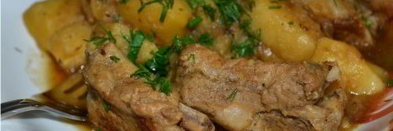 Жаркое с копчеными ребрышками и грибами в мультиварке