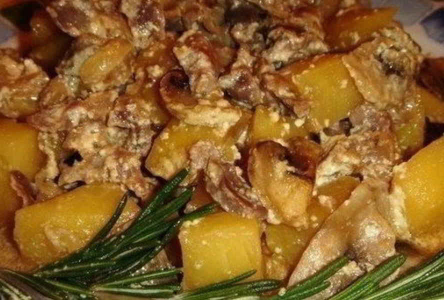 Жаркое с куриными желудочками и грибами