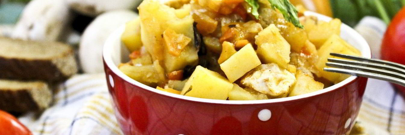 Жаркое с курицей и черносливом в горшочках