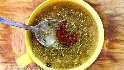 жаркое с курицей и черносливом в горшочках