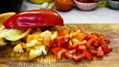 жаркое с курицей и черносливом в горшочках