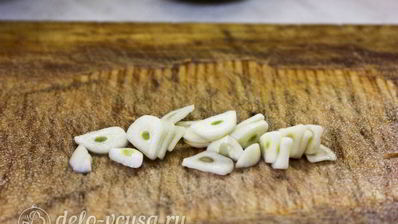 жаркое с курицей и черносливом в горшочках