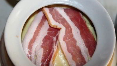 жаркое с семгой и беконом в горшочке