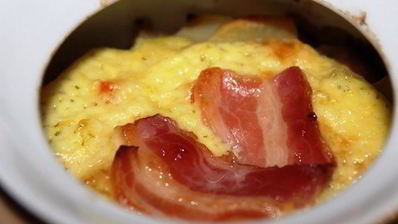 жаркое с семгой и беконом в горшочке