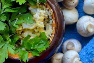 Жаркое с шампиньонами в горшочке