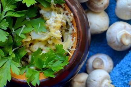 Жаркое с шампиньонами в горшочке