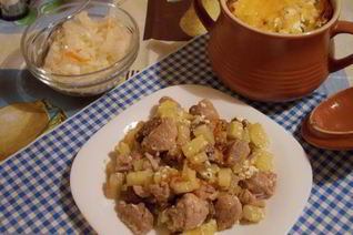 Жаркое со свининой и опятами