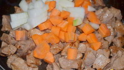 жаркое со свининой в горшочке